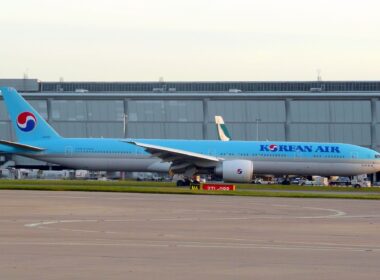 korean_air_boeing_777_at_lhr.jpg